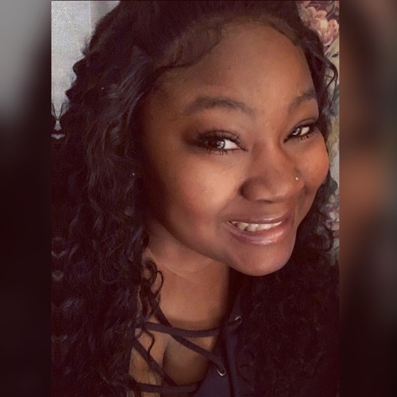 Meet your Posher, Gabrielle - Picture 1 of 1